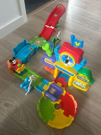 Circuit Mickey tut tut bolide