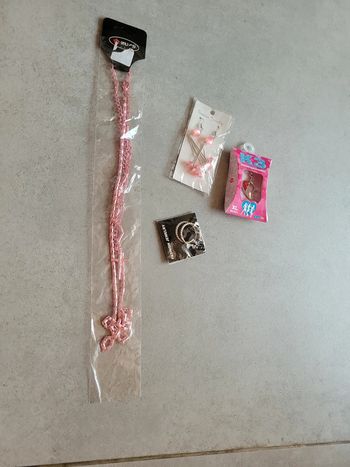 Lot bijoux rose et argenté boucles d'oreilles sautoir collier créatifs et charme cœur k3