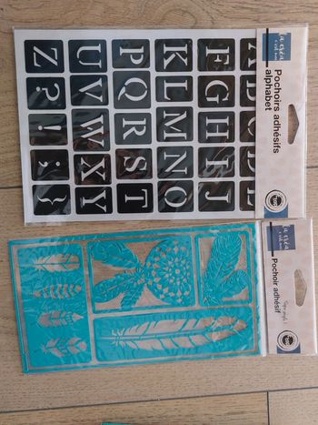 Lot de pochoirs adhésifs alphabet et plumes