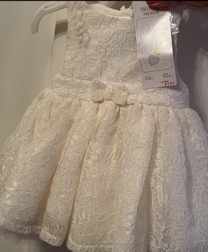 Belle robe neuve - photo numéro 3