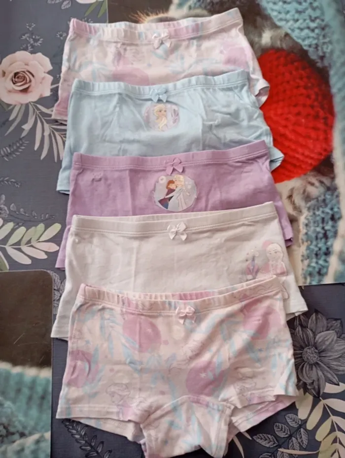 Lot de 5 shorty la reine des neiges taille 3/4 ans - photo numéro 2