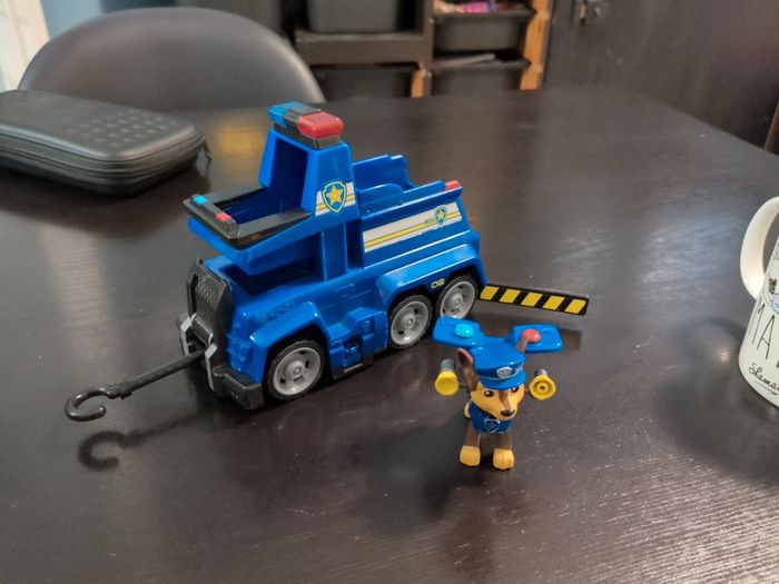 Véhicule camion police grand modèle chasse figurine pat patrouille