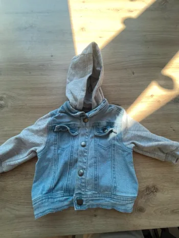 Veste en jean à capuche taille 71 cm