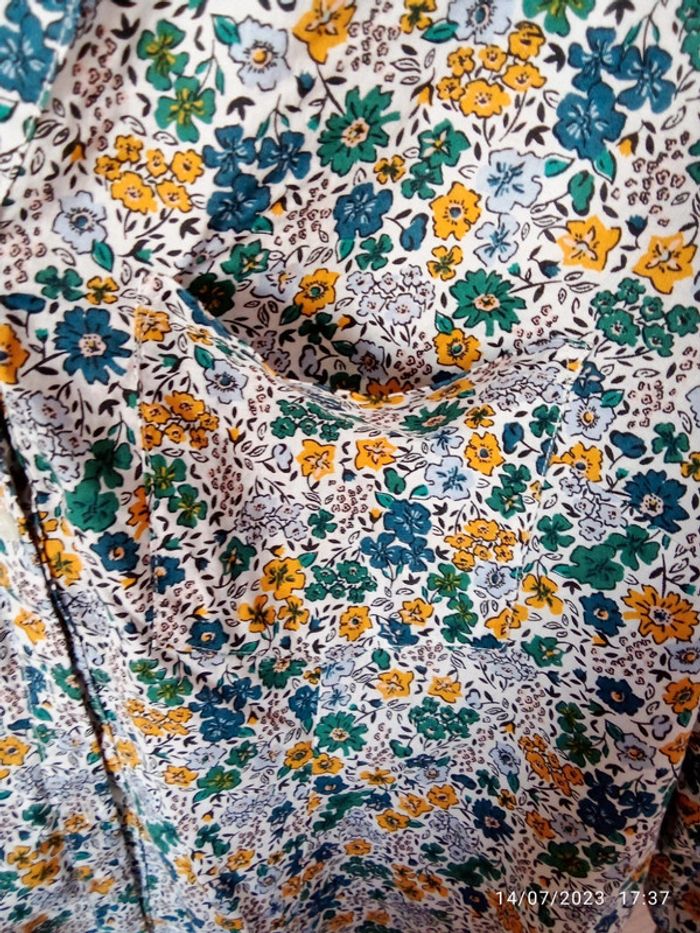 Chemise avec fleurs multicolores Camaïeu à des poches et avec les manches avec plusieurs hauteurs - photo numéro 3