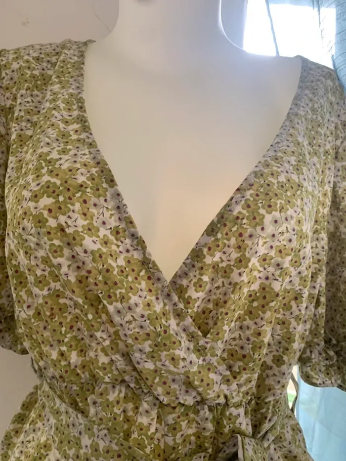 Combishort SHEIN taille L fleurie - photo numéro 4