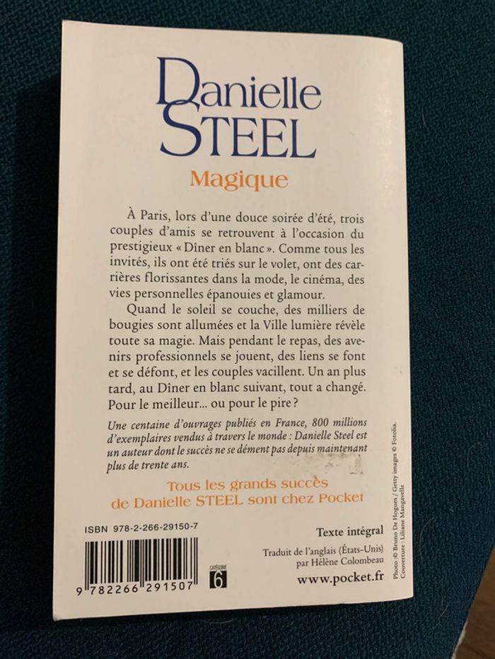 Livre de poche roman Danielle Steel Magique parfait état - photo numéro 2