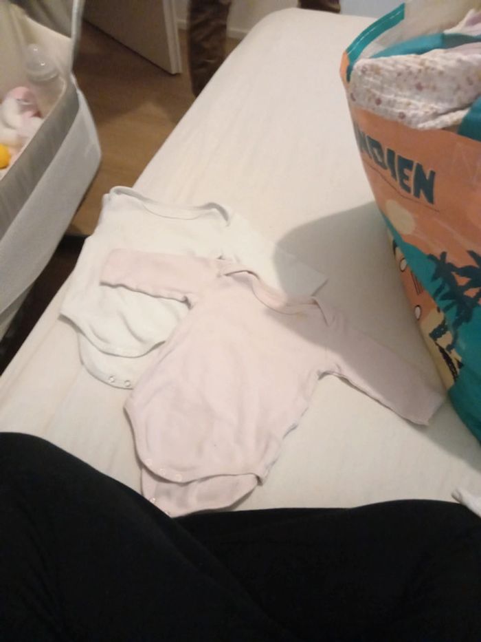 Bodies 6 mois - photo numéro 2