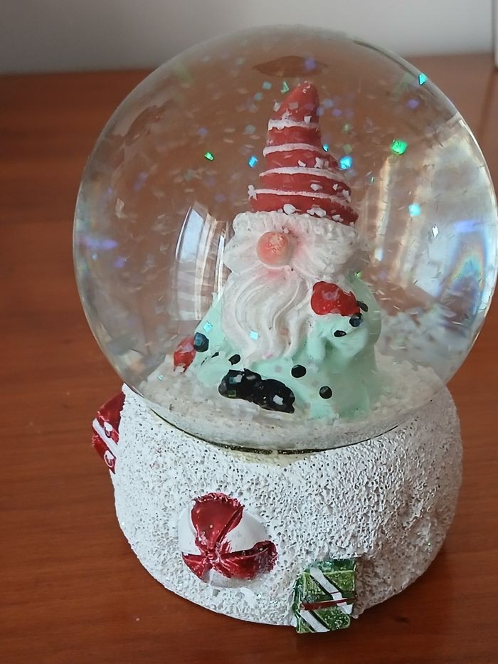 Boule à neige "Petit Lutin/ Gnome" sur socle - photo numéro 5
