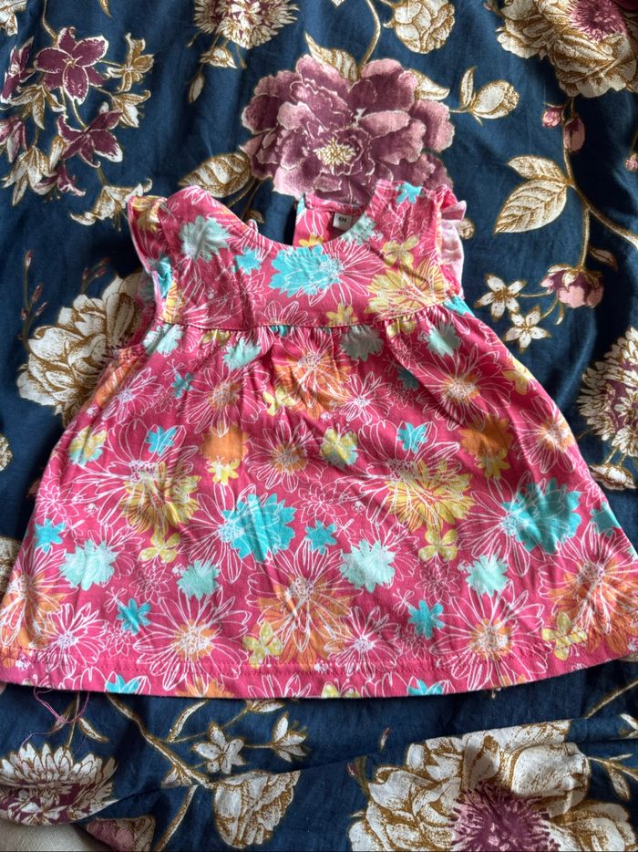 Joli lot de 9 robes d’été + 1 barboteuse 6 mois - photo numéro 2