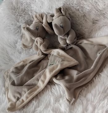 Lot de 2 doudous éléphant Dumbo avec mouchoir- Disney
