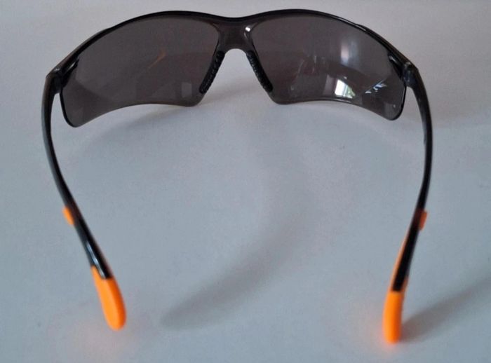 Lunettes de soleil neuves norme CE - photo numéro 2