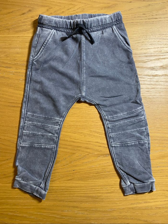 H&M Jogging gris mixte Taille 18/24 mois - photo numéro 2