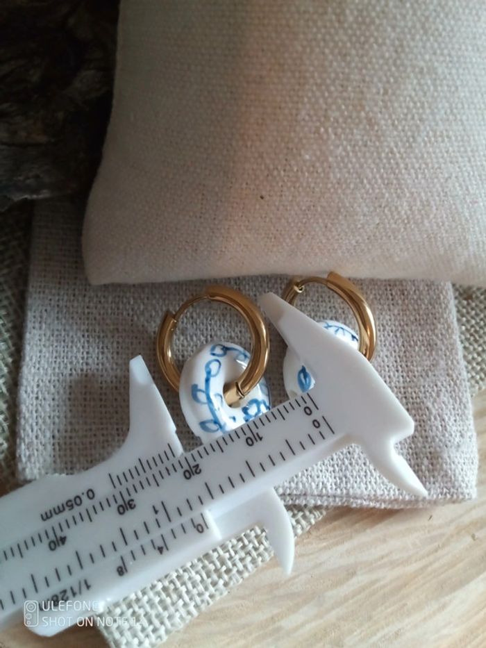 Boucles d'oreilles porcelaine blanche et bleue - photo numéro 2