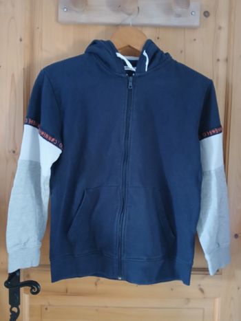 Sweat zippé à capuche