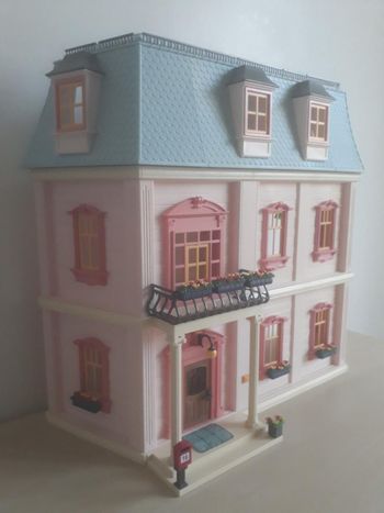 Maison Playmobil complète avec notice de montage - prix négociable - article en parfait état