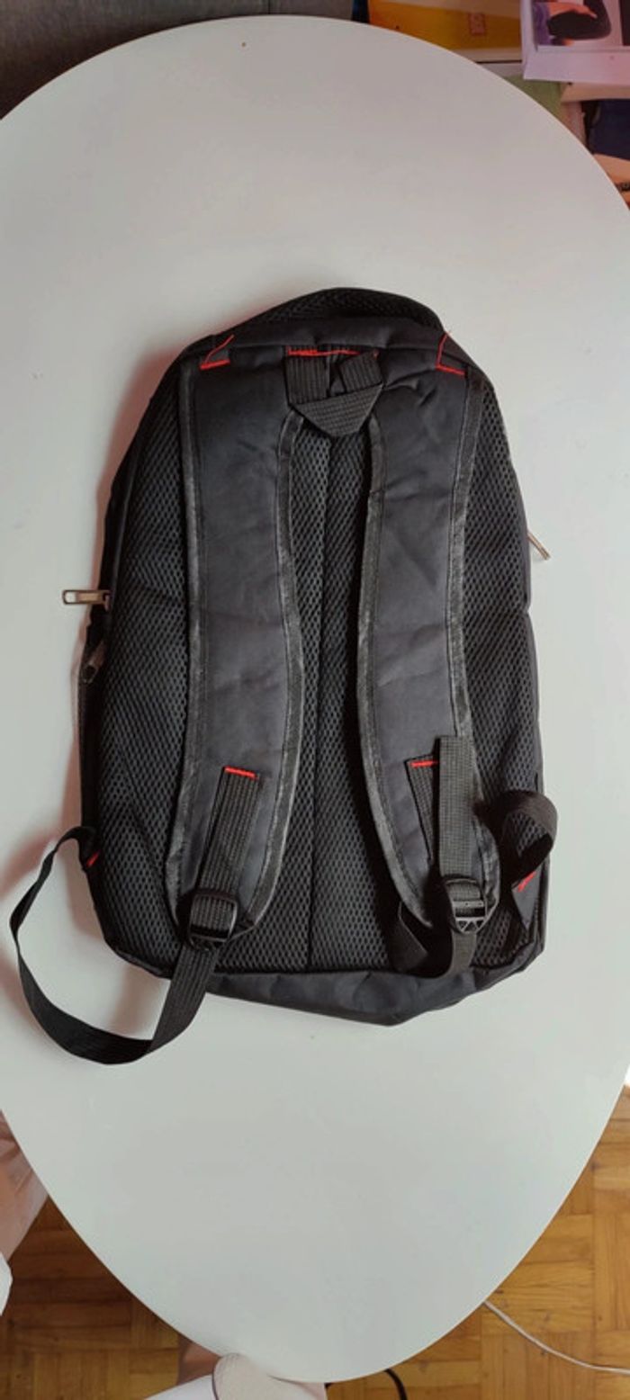 Sac à dos noir avec 3 compartiments - photo numéro 2