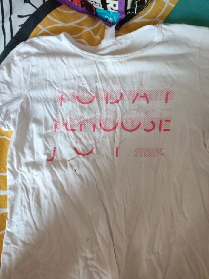 T-shirt Decathlon taille 10 ans - photo numéro 3