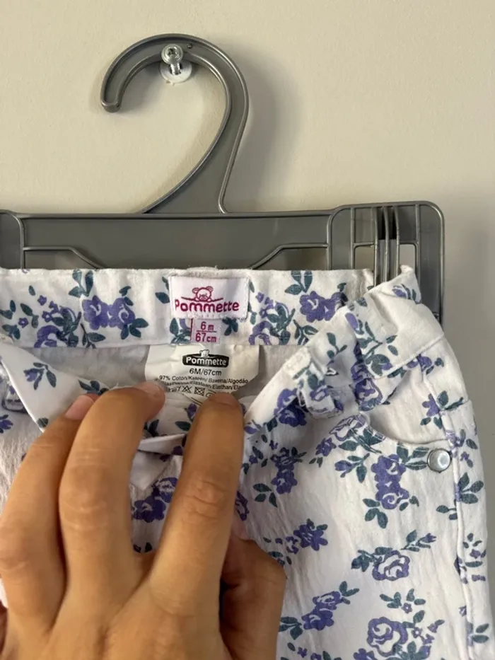 👖 jeans à fleurs - bébé fille - 6 mois - 67 cm - Pommette - très bon état - photo numéro 6