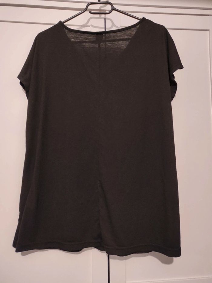 Haut noir fluide sans manches avec décors boutons - Emery Rose - photo numéro 4