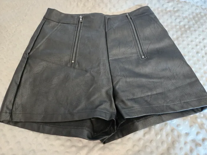 Short cuir