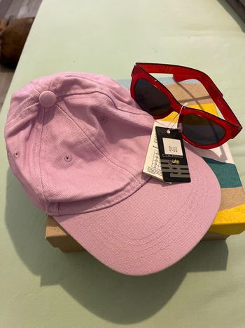Casquette plus lunettes de soleil