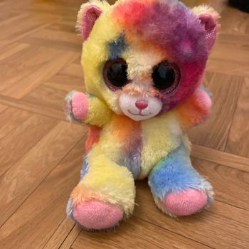 Jolie peluche avec de petites billes à l intérieur