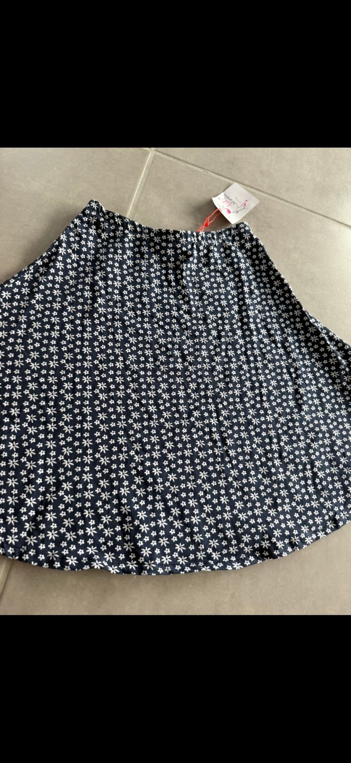 Jupe patineuse marine à fleurs 10 ans - photo numéro 3