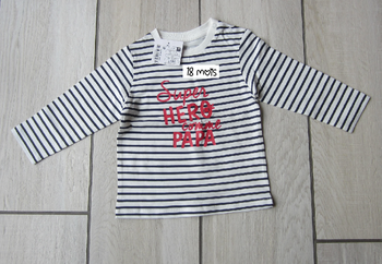 Tee shirt manches longues avec inscription : Super Héro comme papa.