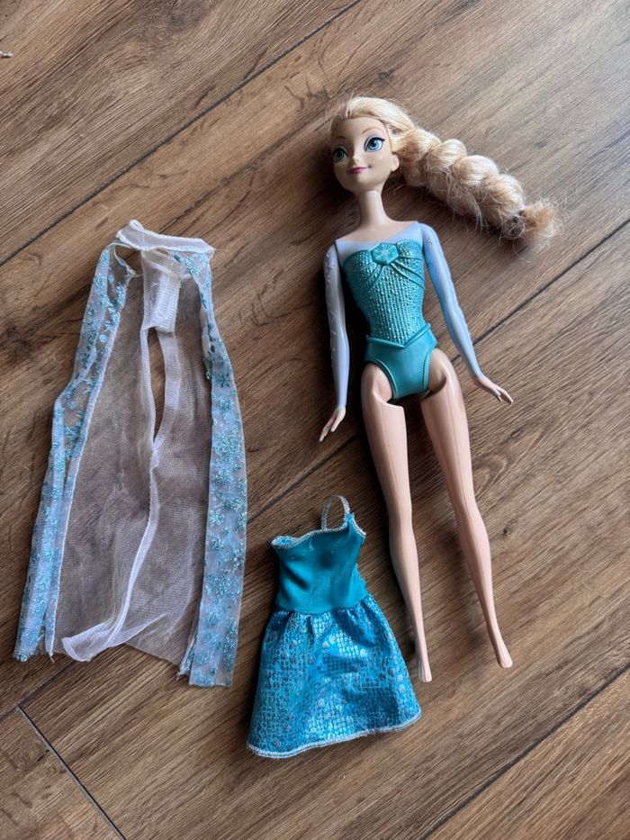 Barbie Anna qui chante et Elsa reine des neiges - photo numéro 8