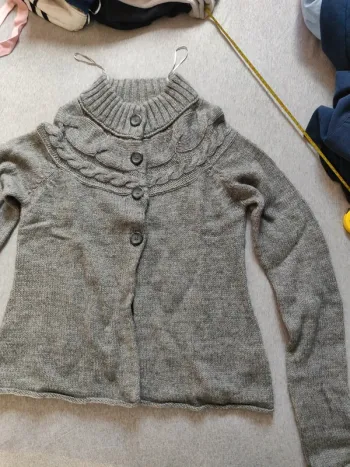 Gilet gris boutonné sur la moitié haute H&M