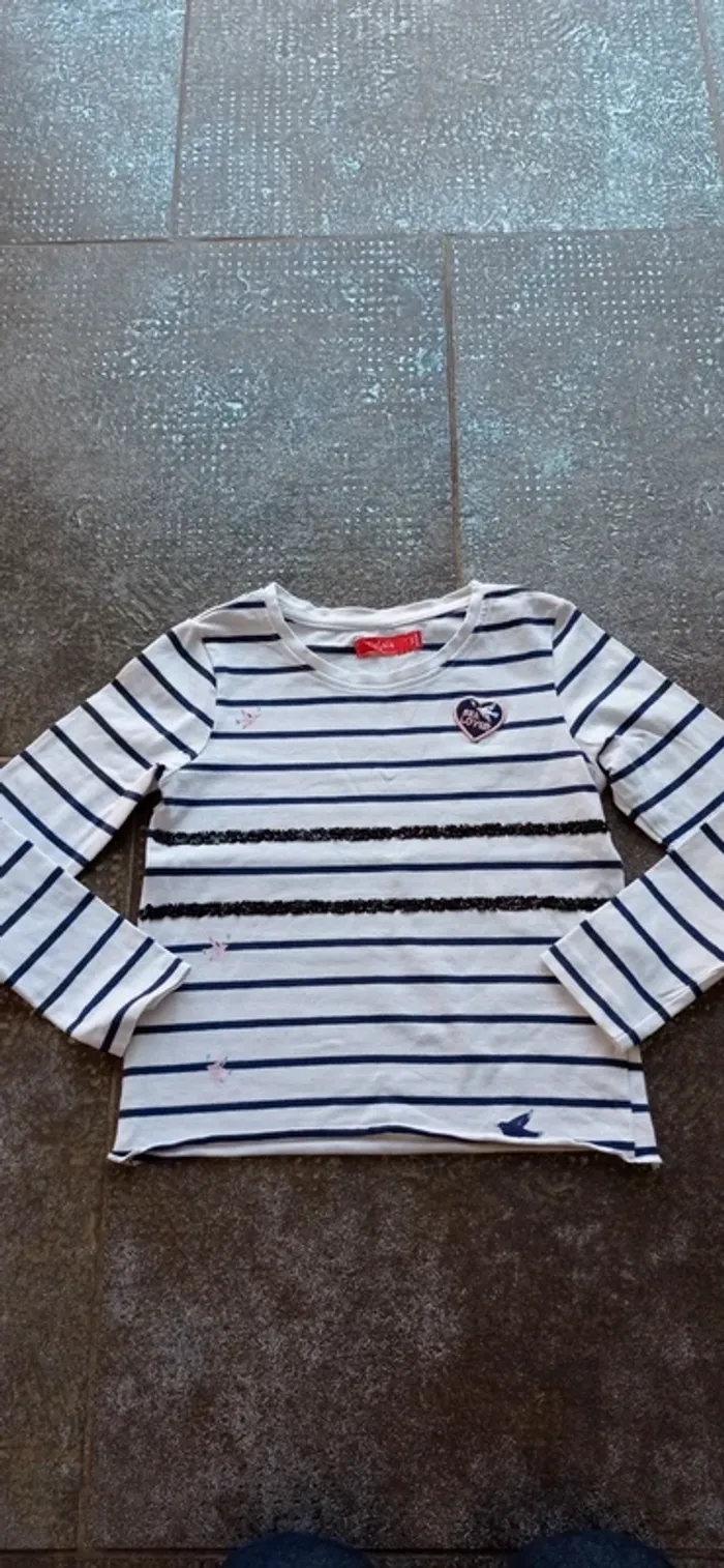 Tissaia t-shirt manches longues taille 4 ans très bon état peu porté