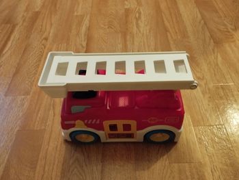 Véhicule avec deux voitures