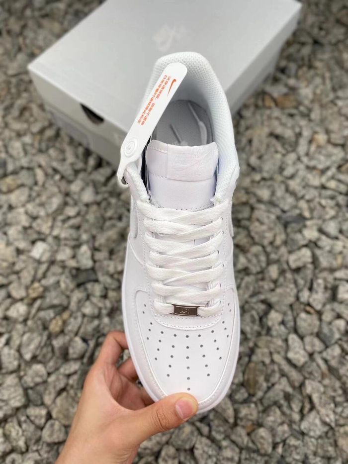 Nike Air Force 1 Low '07 White taille :44 - photo numéro 3