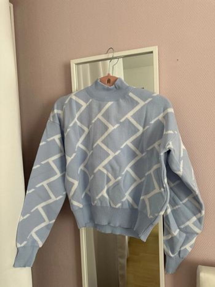 Pull bleu neuf jamais porté - photo numéro 2