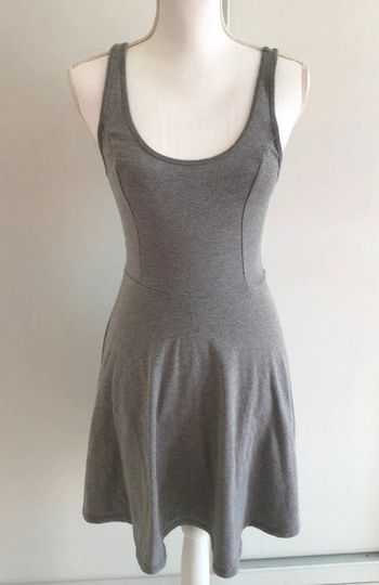 Robe  - Marque : Hollister - Seize : M.