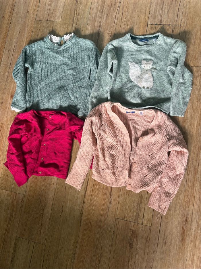 Lot 4 pulls / gilets 6 ans