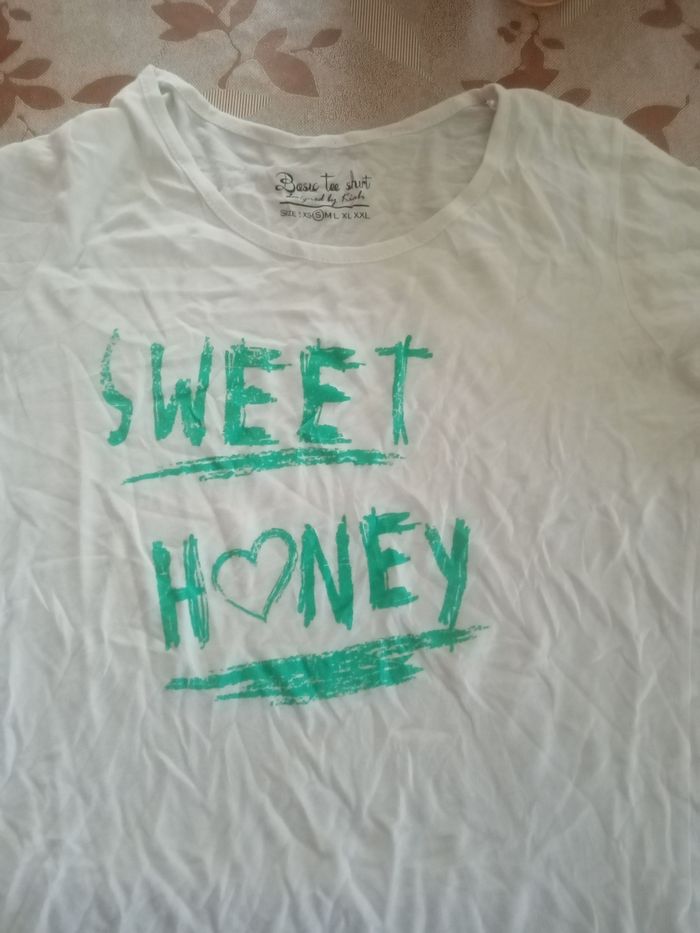 Tee-shirt taille S(14ans) - photo numéro 2