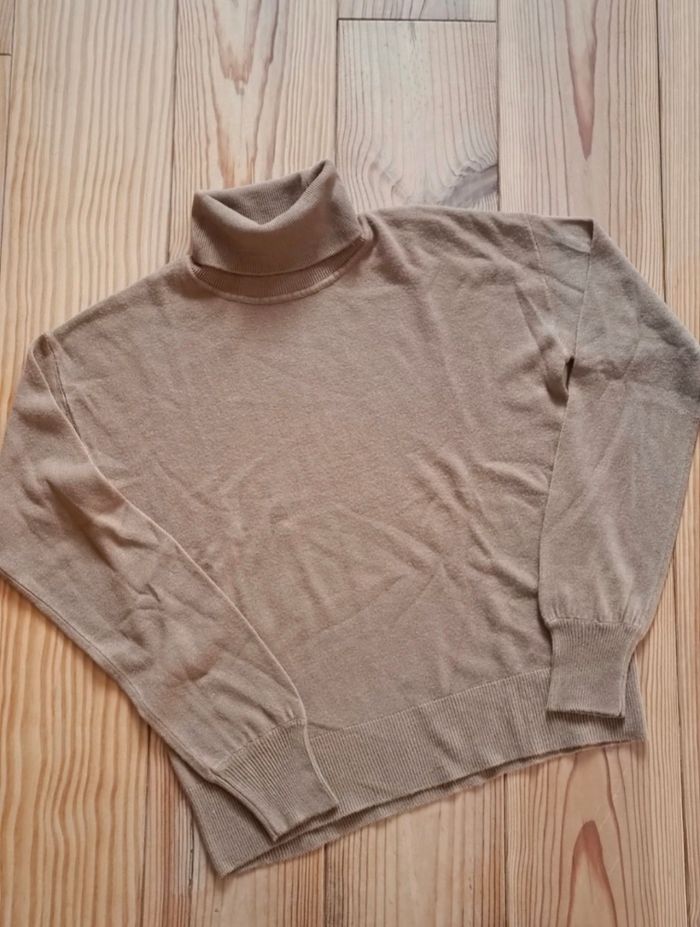 Col roulé camel