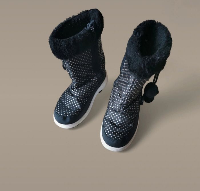 Boots de neige fourrées snow field noir étoiles argentées et ponpons pointure 31 - photo numéro 5