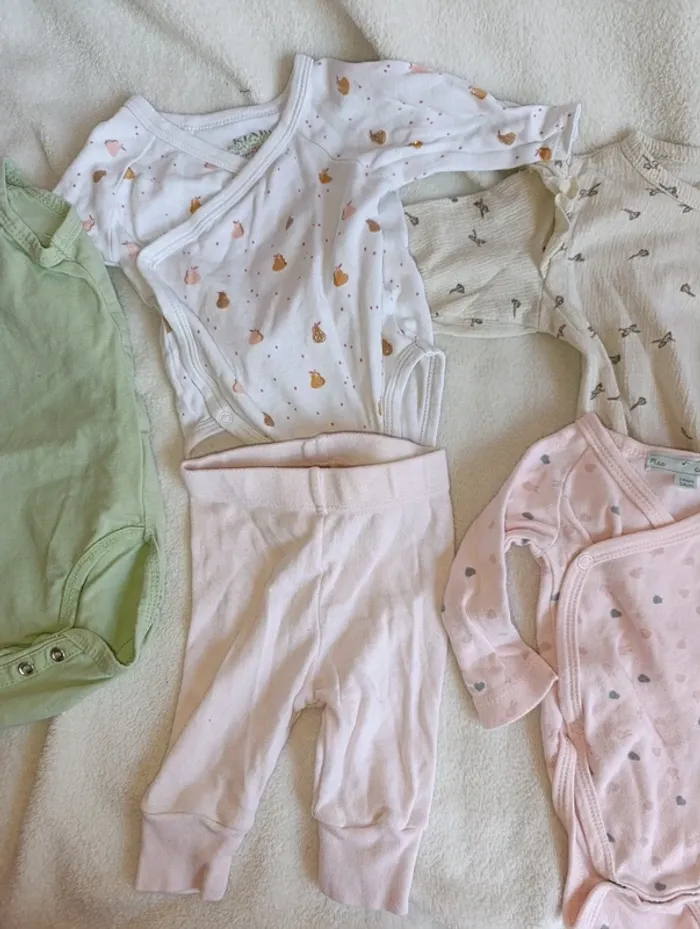 Lot bodies + 1 legging 1 mois - photo numéro 3