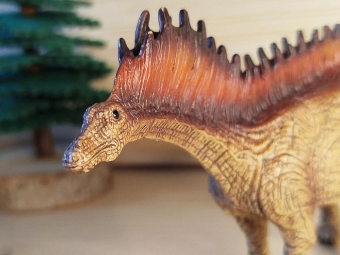 Schleich Amargasaurus Figurine dinosaure bordeaux et marron - photo numéro 4