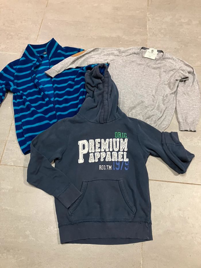 Lot 3 pulls très différents 10 ans - photo numéro 2