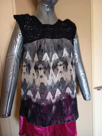 Tee-shirt avec mini manches. Marque emoi. (A23)