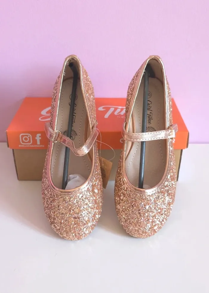 Jolie chaussures a paillettes taille 30 - photo numéro 4