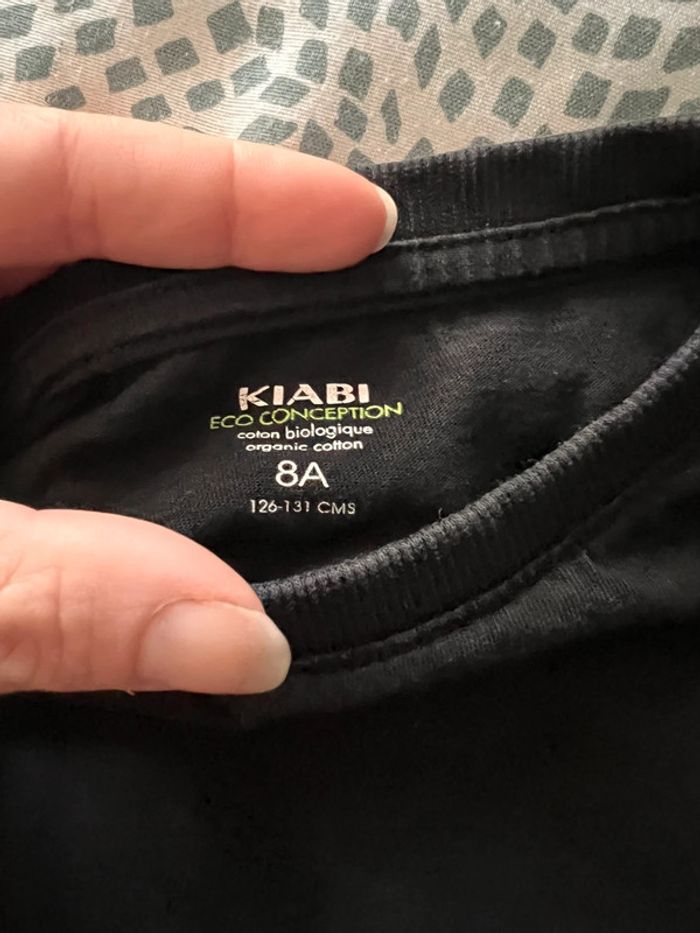 TEE shirt noir manche longue Kiabi taille 8 ans - photo numéro 2