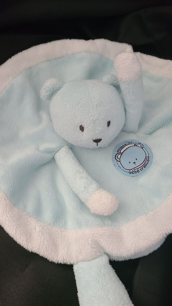 Doudou plat rond Ours bleu blanc Attention bébé craquant La Halle - photo numéro 2