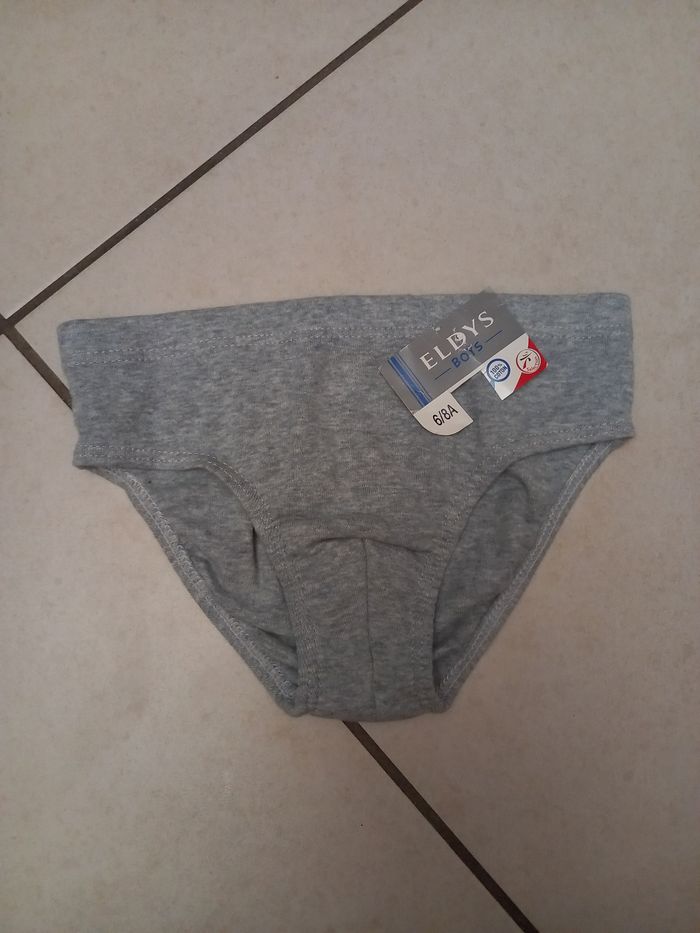 1 slip gris 6/8ans neuf