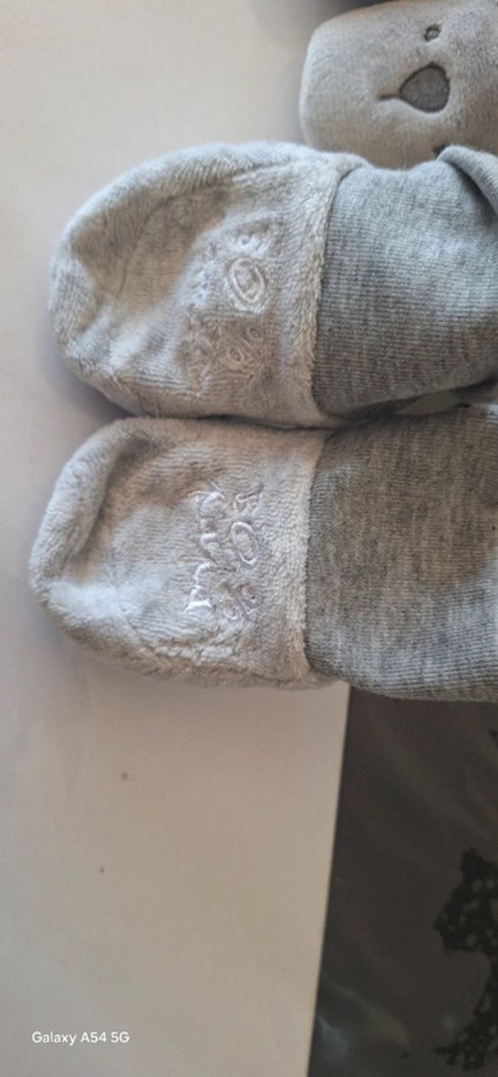 Lot de petit chaussons et chaussettes - photo numéro 10