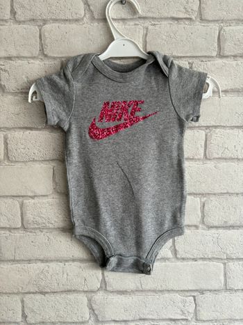 Body nike taille 6/12 mois