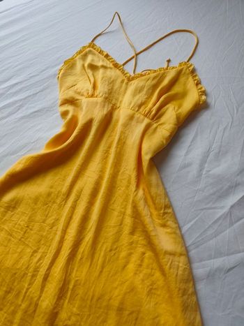 Robe satiné jaune maje neuve